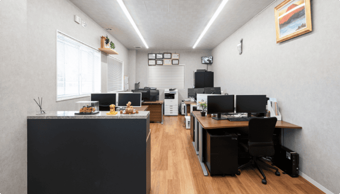 本社外観・内観