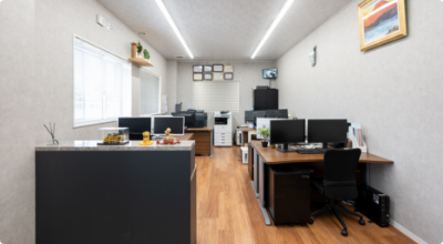 本社外観・内観