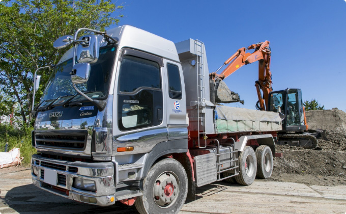 ダンプトラック